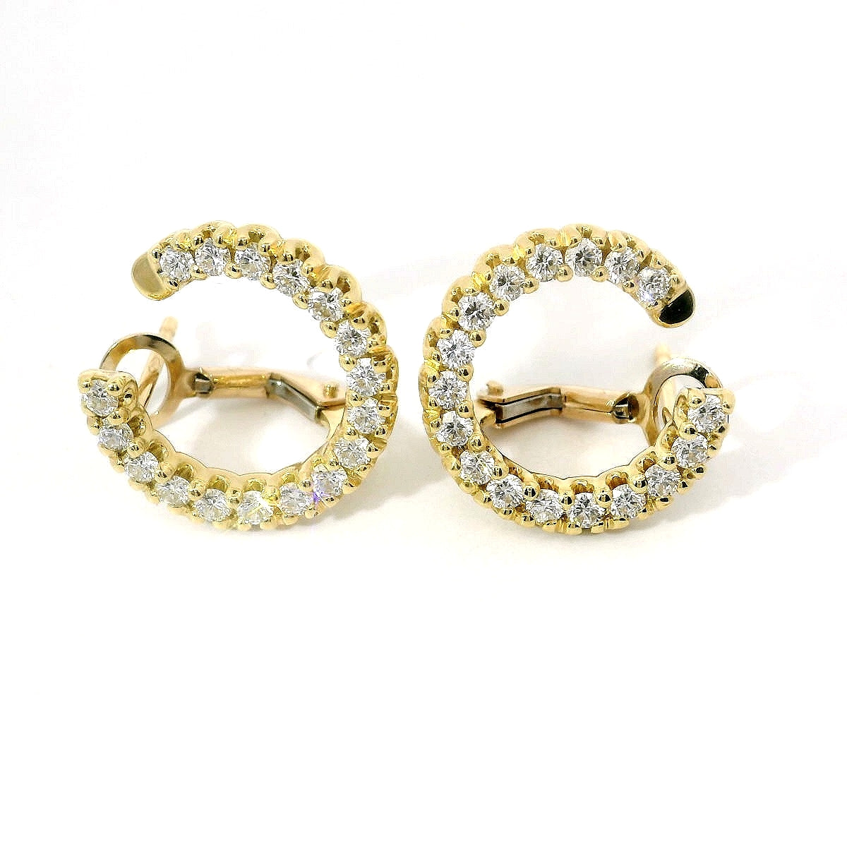 Orecchini a cerchio aperto in oro giallo con diamanti lab-grown taglio brillante, 0,97 carati.