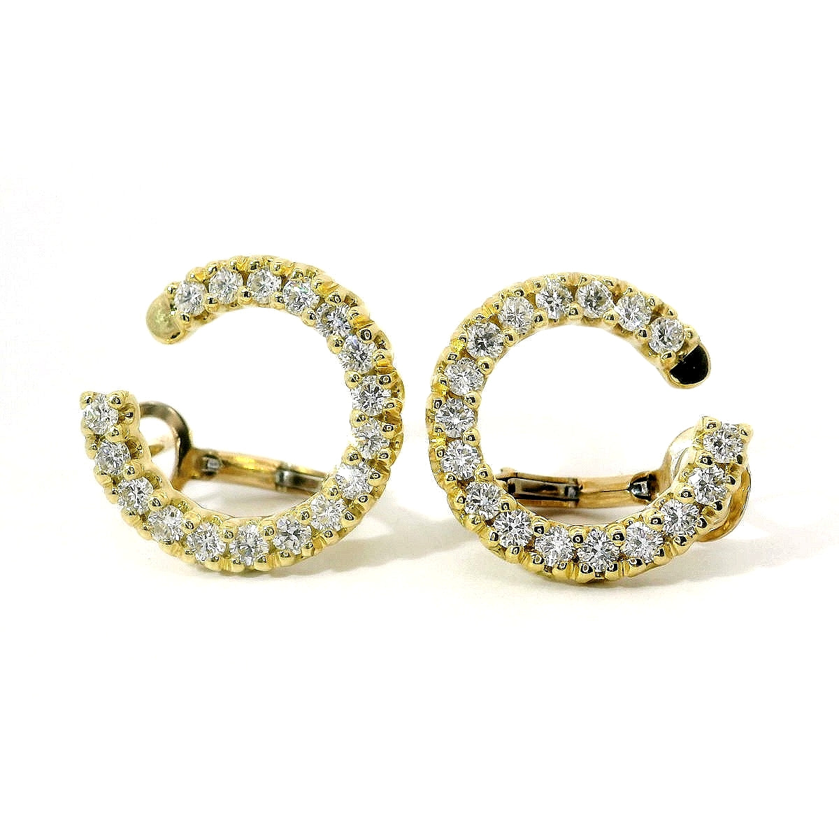 Orecchini a cerchio aperto in oro giallo con diamanti lab-grown taglio brillante, 0,97 carati.