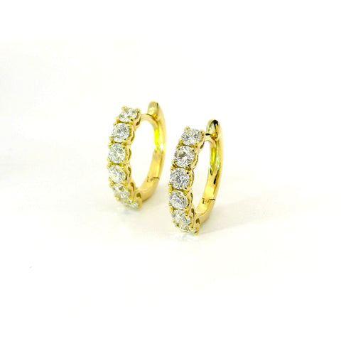 Orecchini a cerchio in oro giallo con diamanti lab-grown taglio brillante, 1,20 carati.