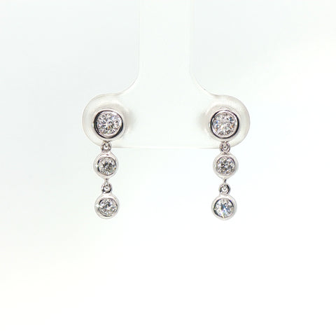 Orecchini in oro bianco con diamanti Lab-Grown taglio brillante, 0,40 carati.