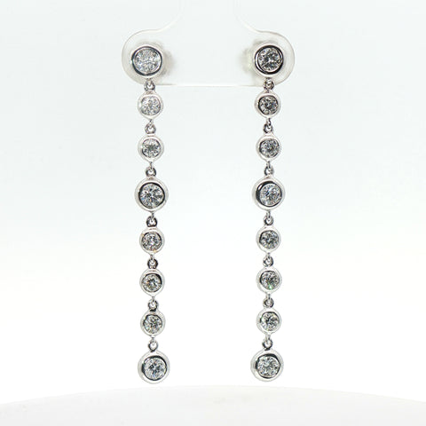 Orecchini in oro bianco con diamanti Lab-Grown taglio brillante, 1,12 carati.