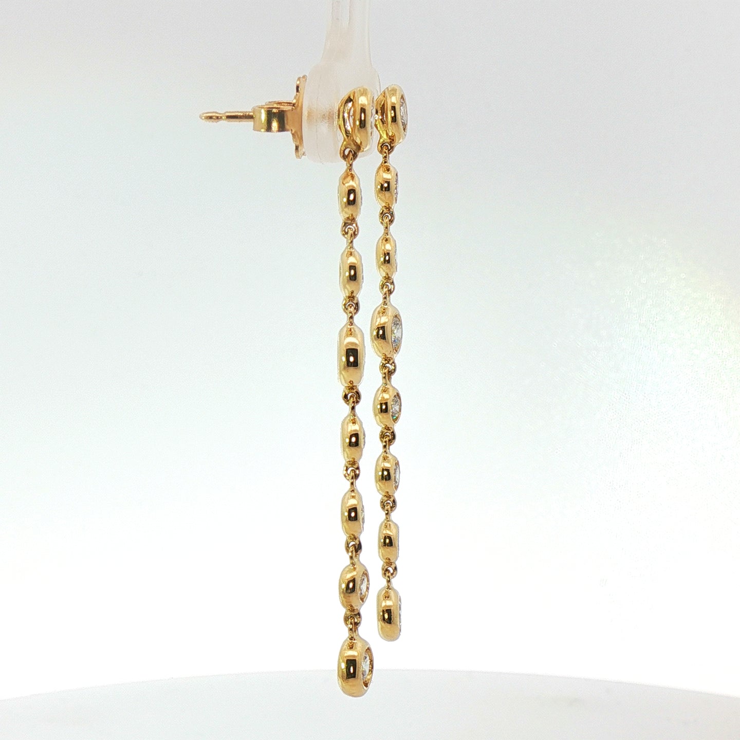 Orecchini in oro giallo con diamanti Lab-Grown taglio brillante, 1,12 carati.