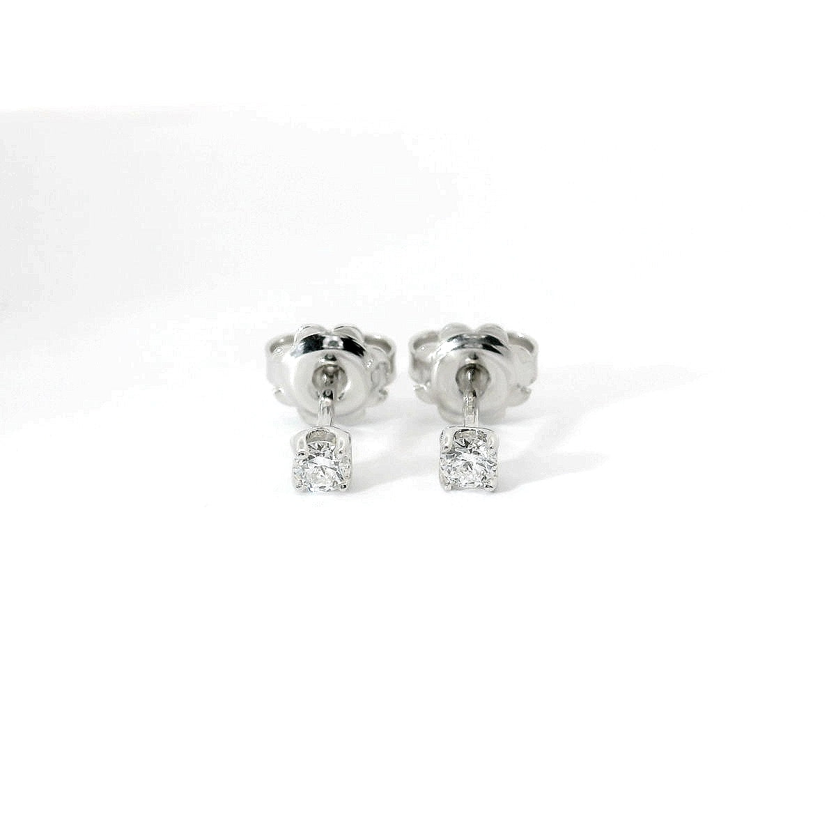 Orecchini punto luce in oro bianco e diamanti Lab-Grown taglio brillante, 0,19 carati.