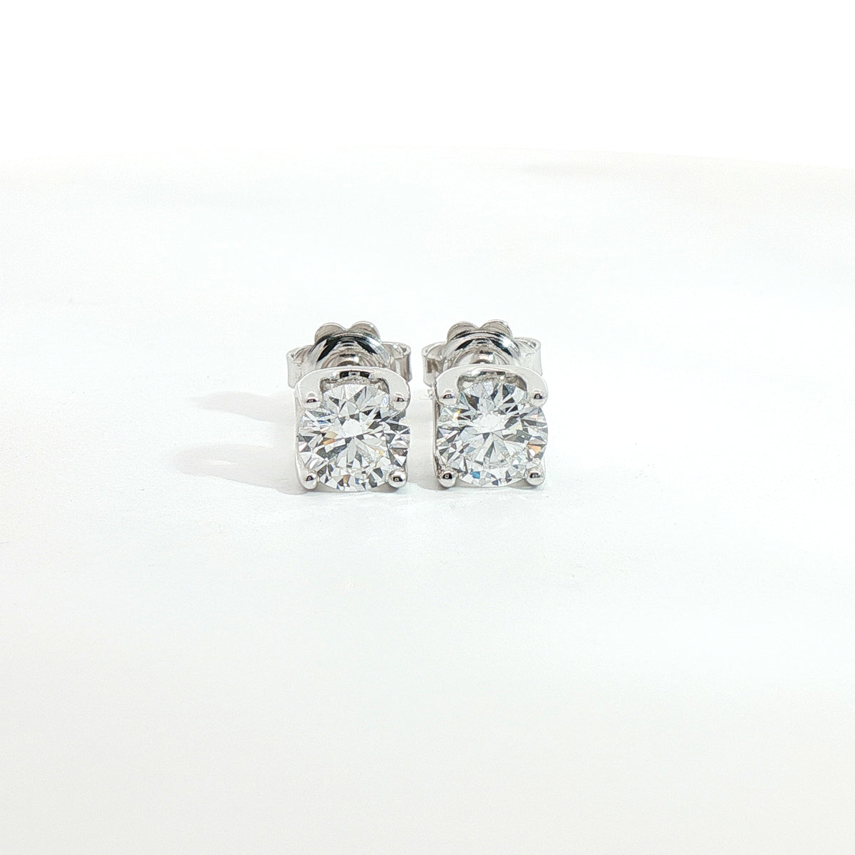 White gold stud earrings with brilliant-cut lab-grown diamonds, 2.01 carats.