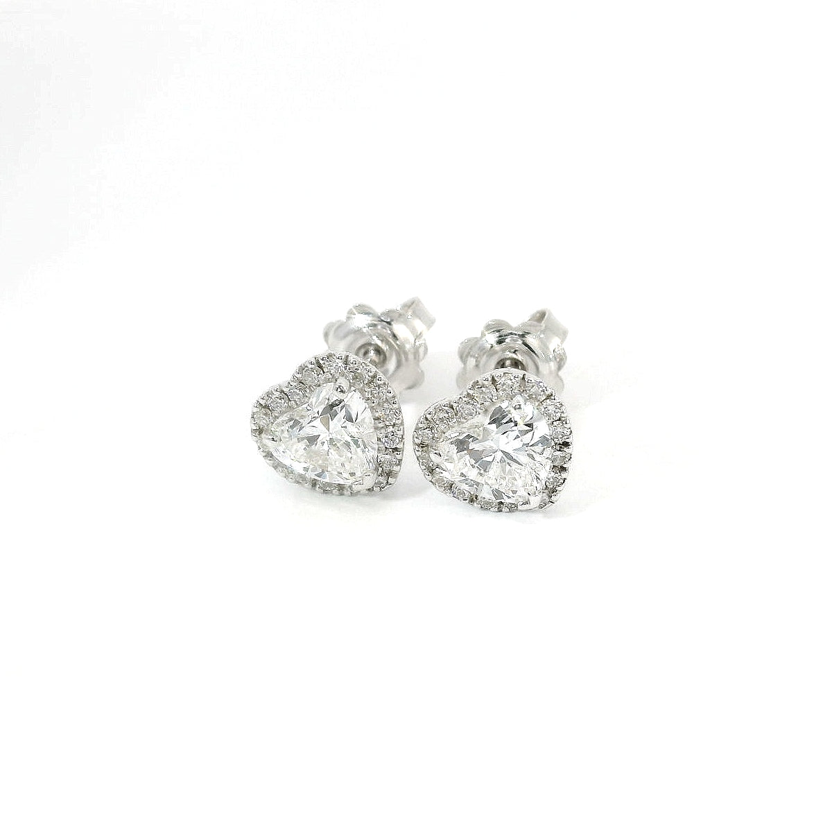 White gold earring with heart-cut lab-grown diamond with contour, 1.97 carats. 