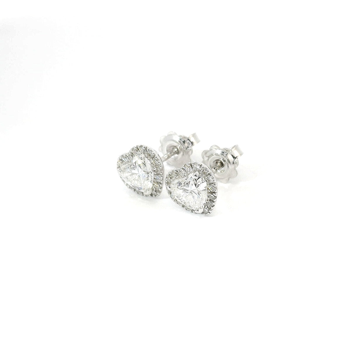 White gold earring with heart-cut lab-grown diamond with contour, 1.97 carats. 