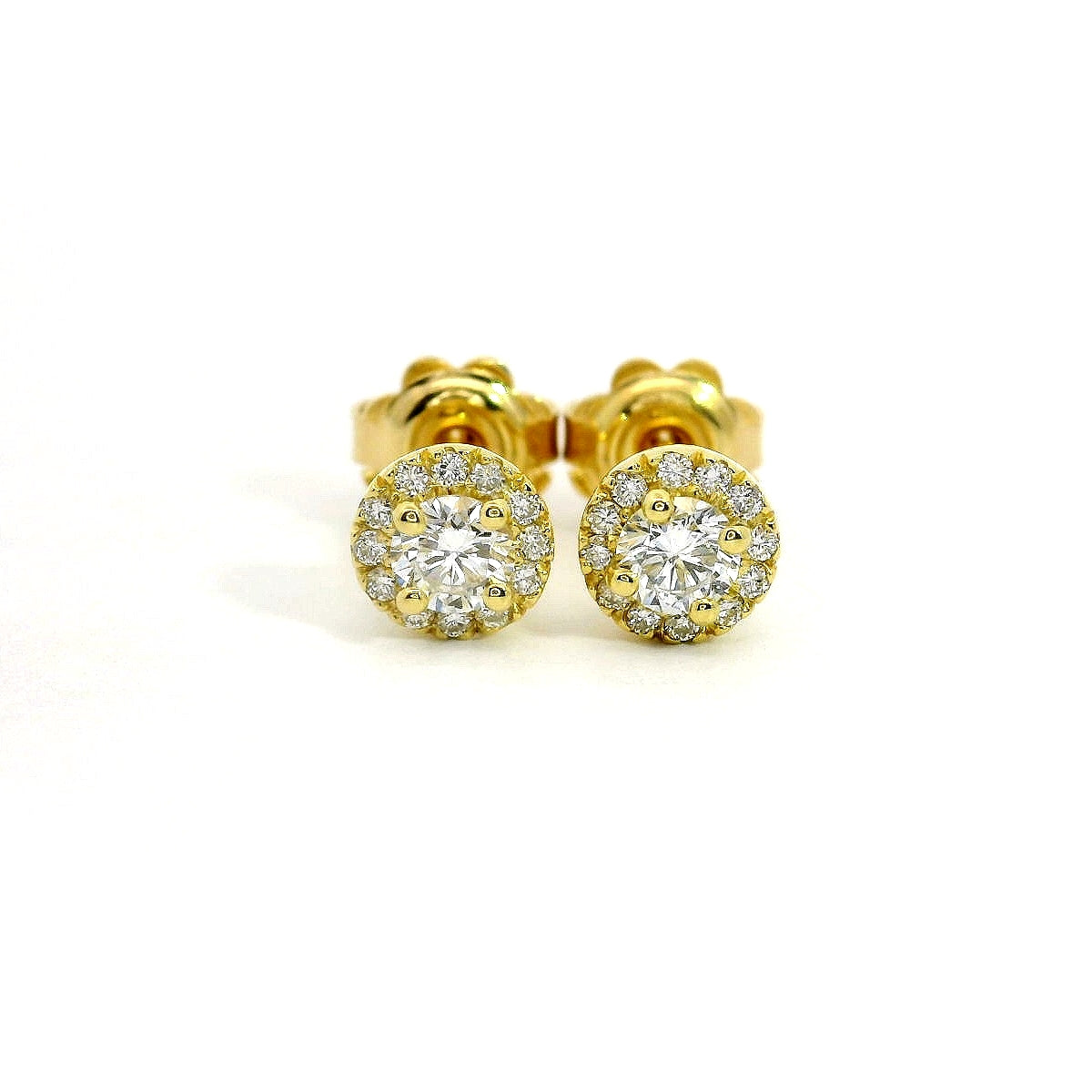 White gold stud earrings with brilliant-cut lab-grown diamonds, 0.66 carats.