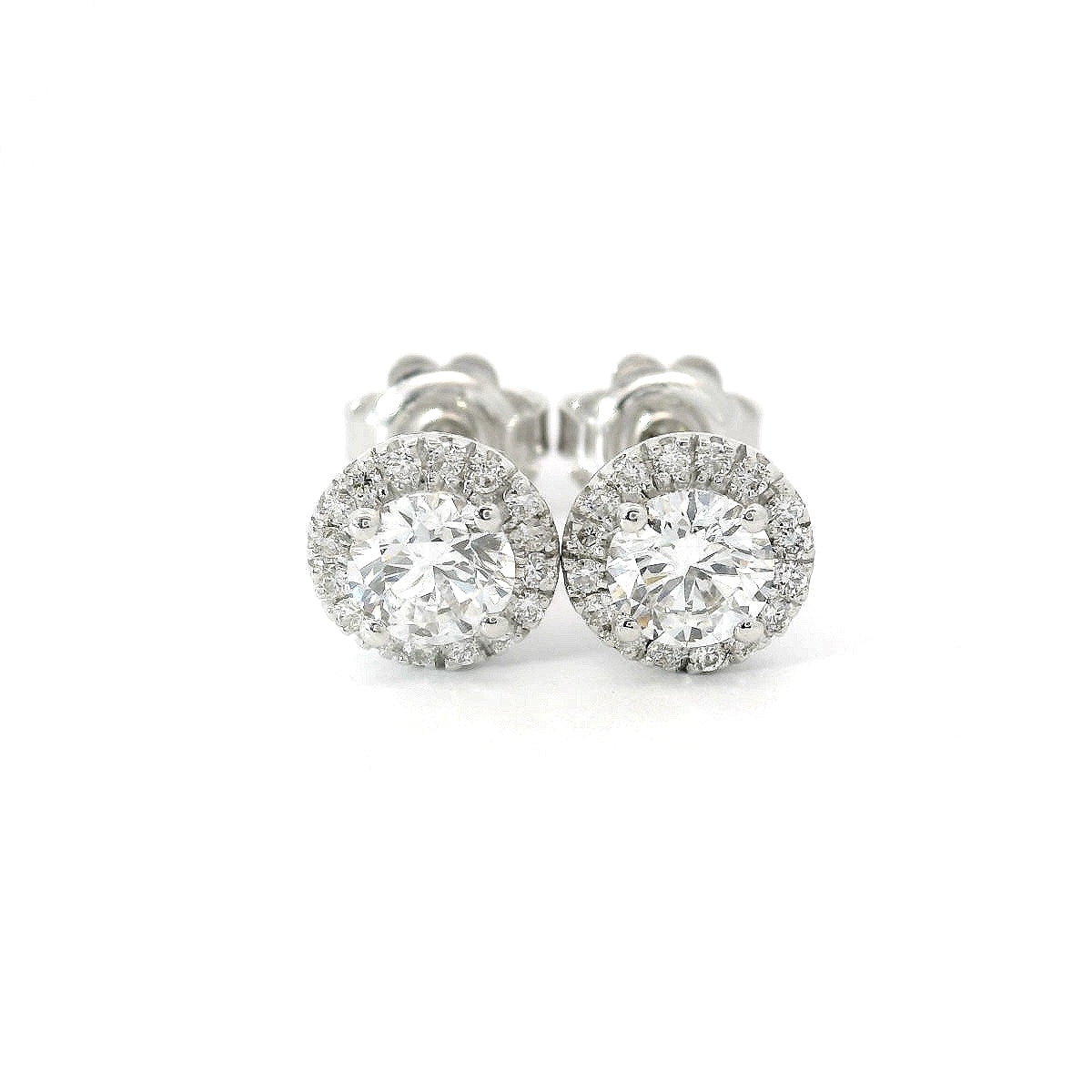 Orecchini punto luce con contorno in oro bianco con diamanti lab-grown taglio brillante, 1,21 carati.