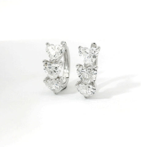 Orecchini Trilogy in oro bianco e diamanti lab-grown taglio cuore, 3,14 carati.
