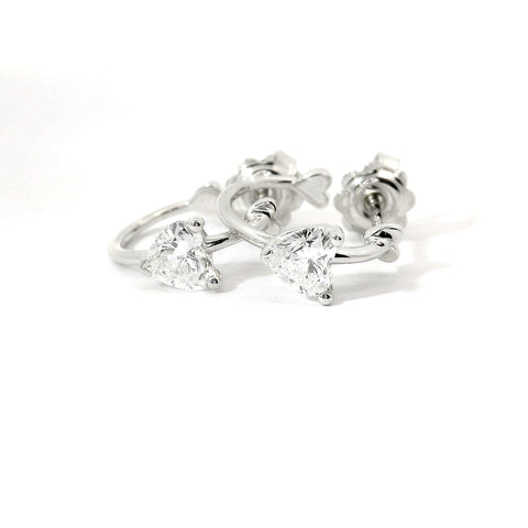 Orecchini a cerchio aperto in oro bianco con diamanti lab-grown taglio cuore, 1,00 carati.