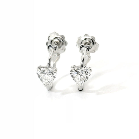 Orecchini a cerchio aperto in oro bianco con diamanti lab-grown taglio cuore, 1,00 carati.