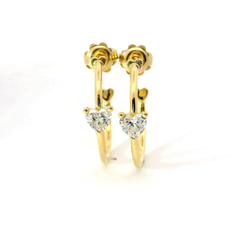 Orecchini a cerchio in oro giallo e diamanti Lab-grown taglio cuore, 0,65 carati.