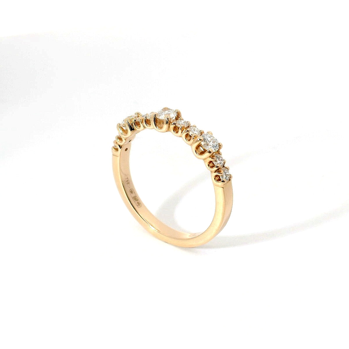 Fedina con spot in oro rosa con diamanti lab-grown taglio brillante, 0,53 carati.