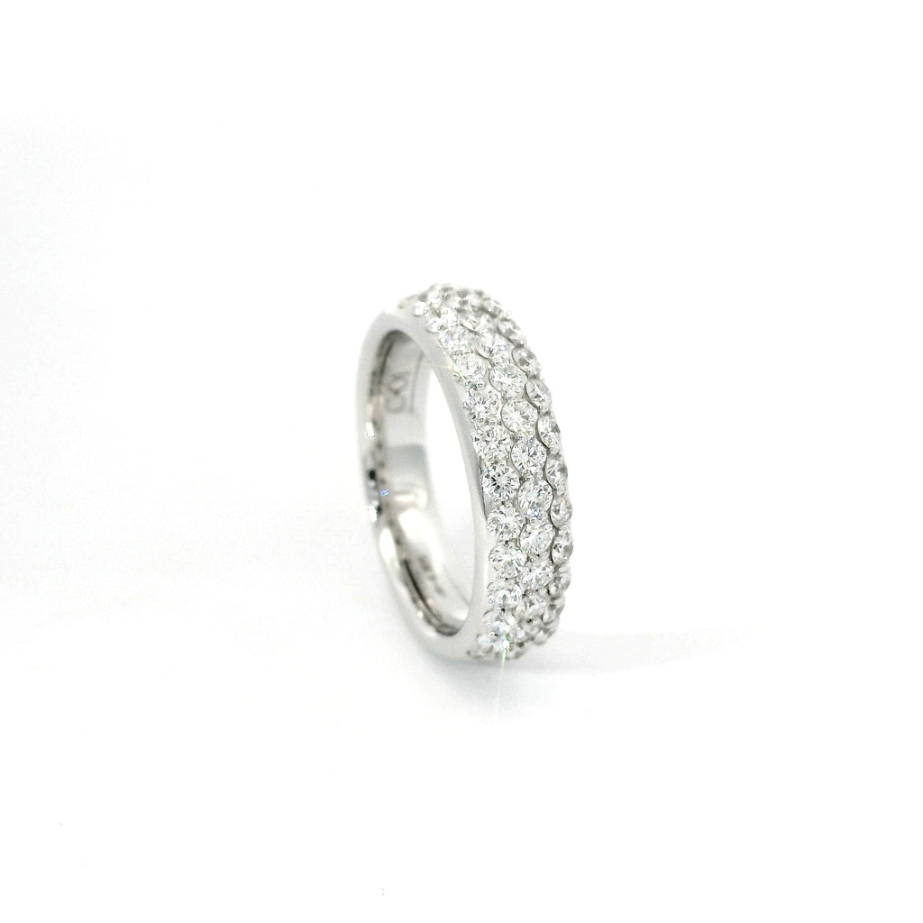 Yellow gold band with brilliant-cut lab-grown diamonds, 1.18 carats.