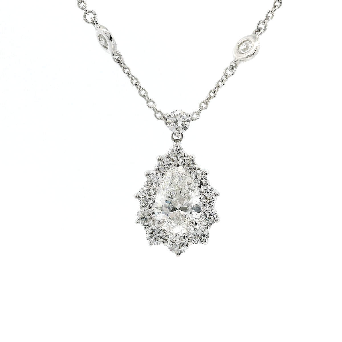 Girocollo a goccia con catena a spot con diamanti lab-grown taglio goccia e taglio brillante, 2,70 carati.