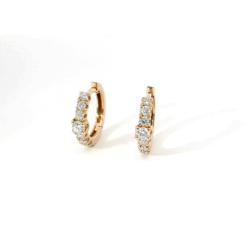 Orecchini a cerchio con centrale in oro rosa con diamanti lab-grown taglio brillante, 0,59 carati.