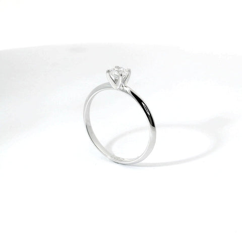Anello solitario in oro bianco con diamante Lab-Grown taglio brillante, 0,32 carati.