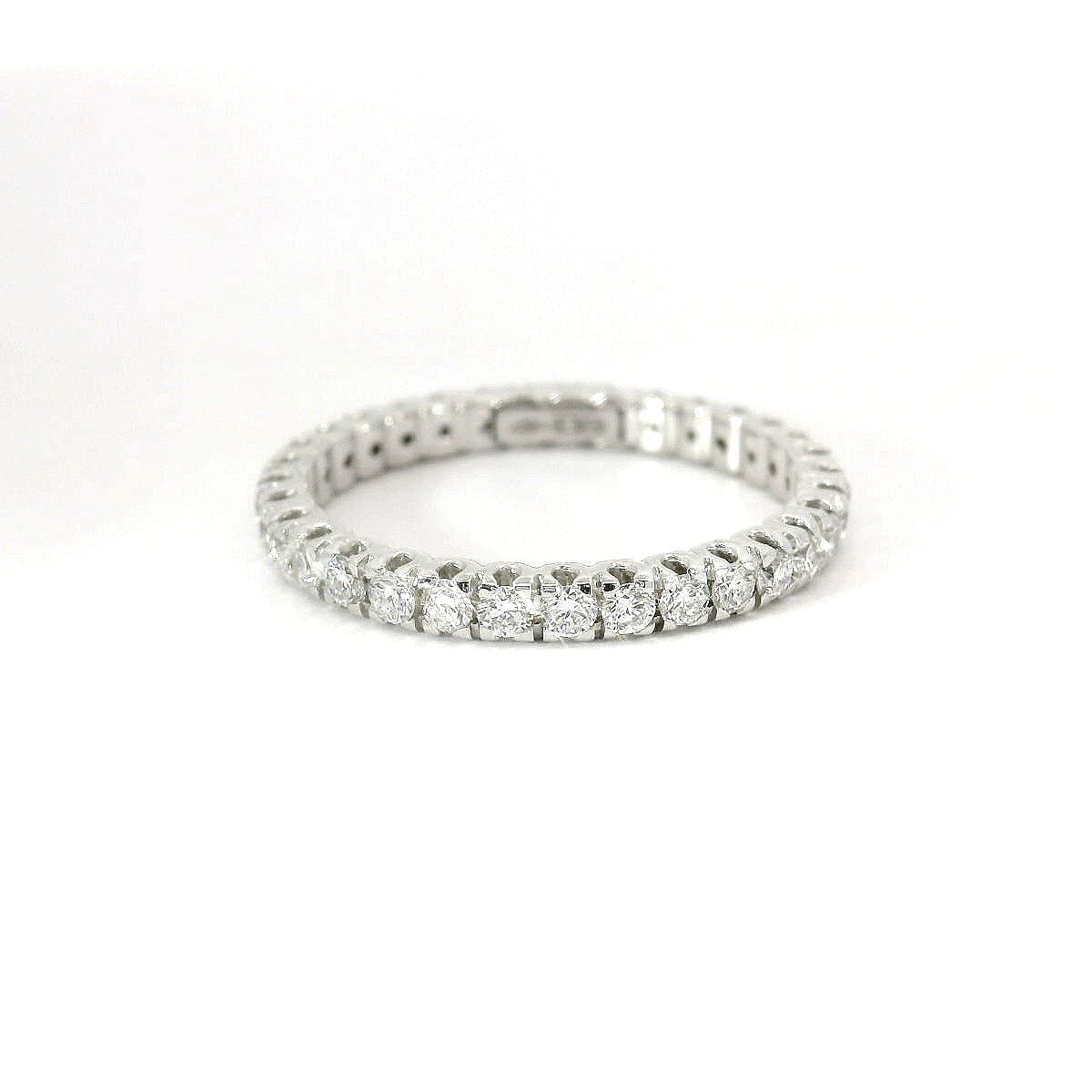 Eternity in oro bianco e diamanti lab-grown taglio brillante, 0,69 carati.