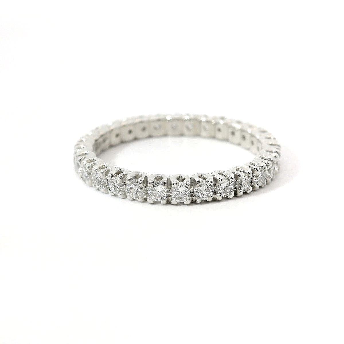 Eternity in oro bianco e diamanti lab-grown taglio brillante, 0,89 carati.