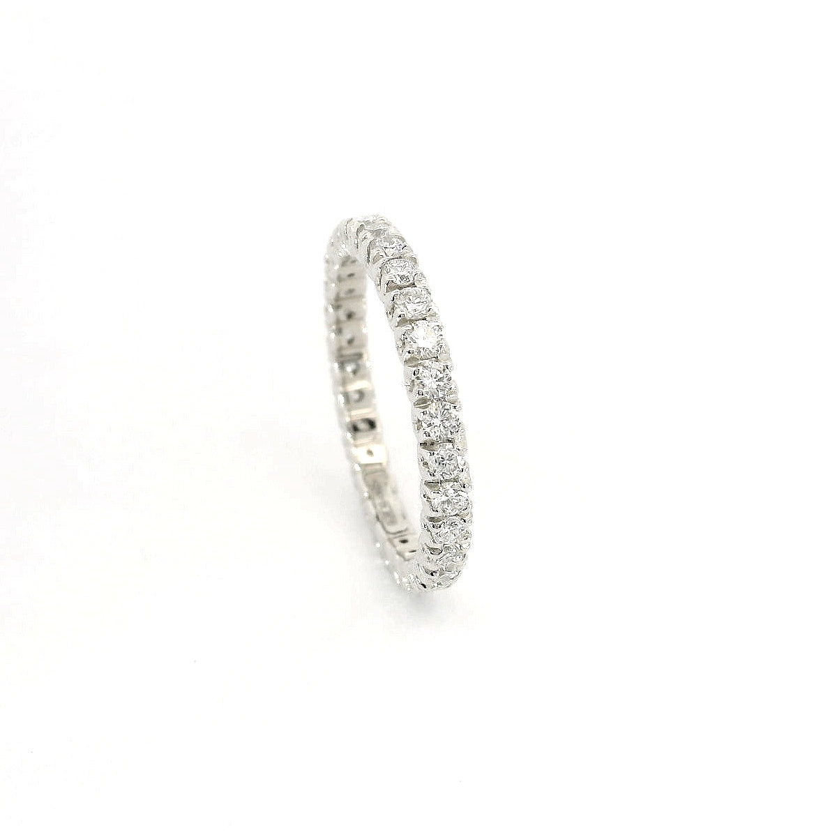 Eternity in oro bianco e diamanti lab-grown taglio brillante, 0,89 carati.