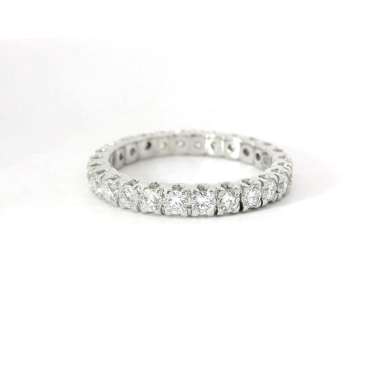 Eternity in oro bianco e diamanti lab-grown taglio brillante, 1,36 carati.