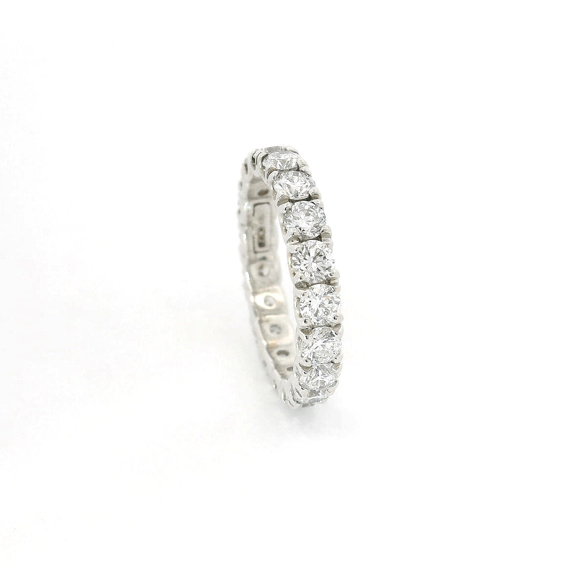 Eternity in oro bianco e diamanti lab-grown taglio brillante, 2,33 carati.
