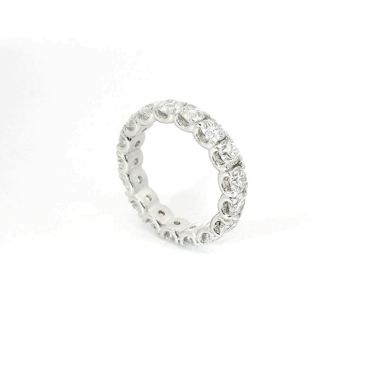 Eternity in oro bianco e diamanti lab-grown taglio brillante, 3,49 carati.