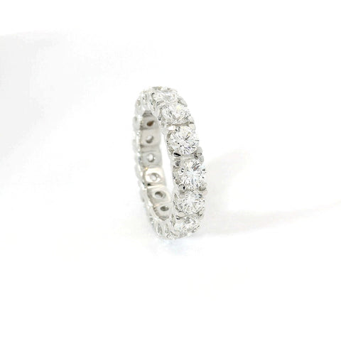 Eternity in oro bianco e diamanti lab-grown taglio brillante, 4,14 carati.