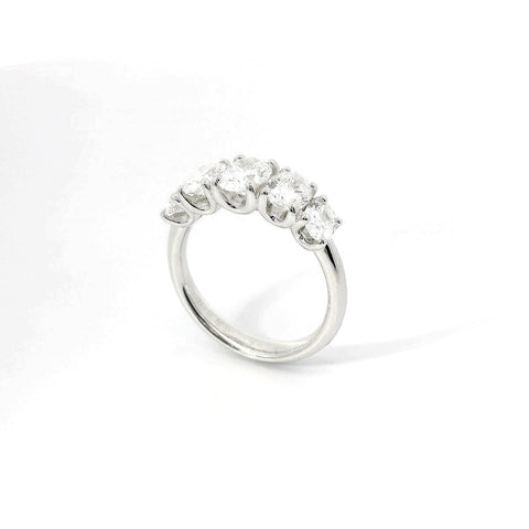 Fedina in oro bianco con diamanti Lab-Grown taglio ovale, 2,32 carati.