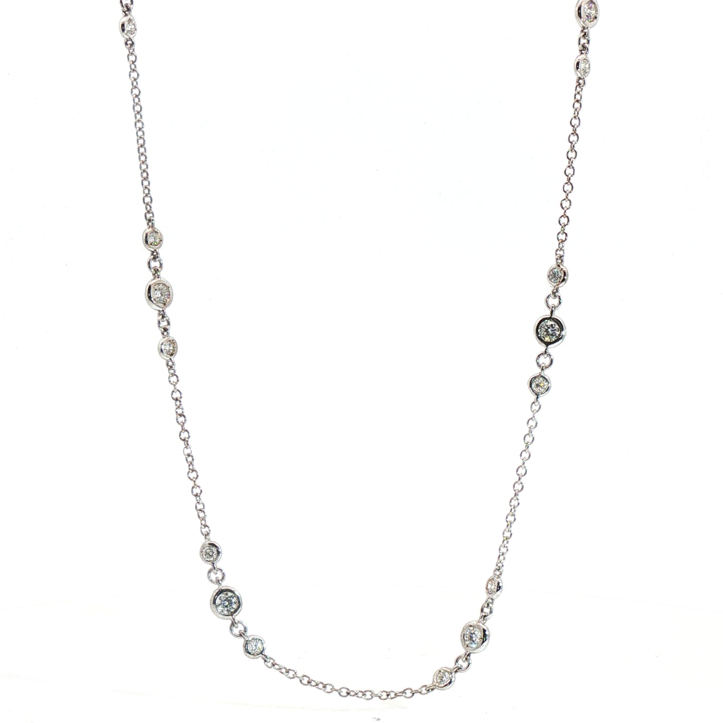 Girocollo in oro bianco con diamanti Lab-Grown taglio brillante, 1,37 carati.