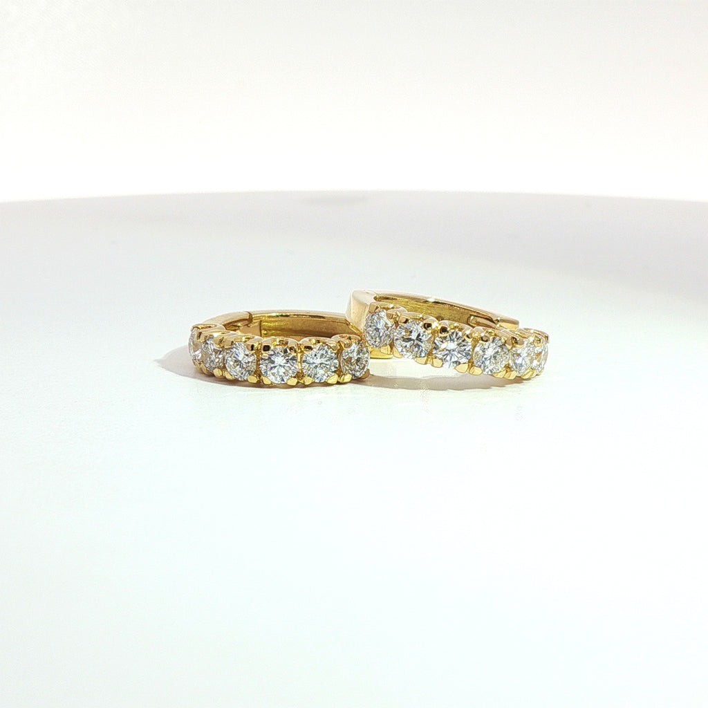 Yellow gold hoop earrings with brilliant-cut lab-grown diamonds, 1.17 carats.