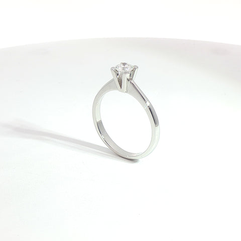 Solitario in oro bianco con diamante Lab-Grown taglio brillante 0,31 carati.