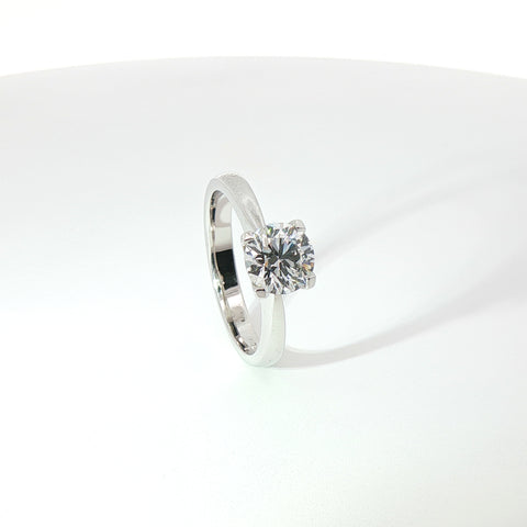 Solitario in oro bianco con diamante Lab-Grown taglio brillante, 1,17 carati.