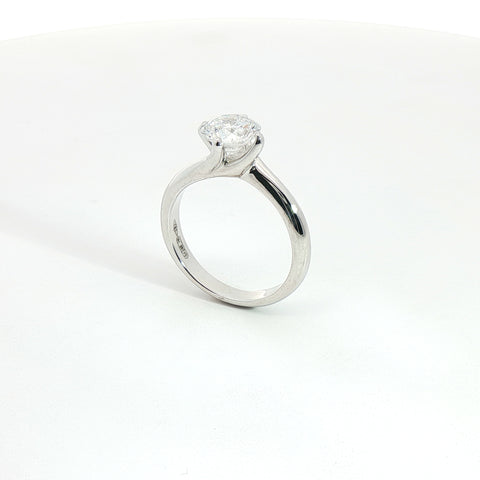 Solitario in oro bianco con diamante Lab-grown taglio brillante, 1,38 carati.