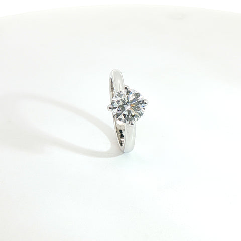 Solitario in oro bianco con diamante Lab-Grown taglio brillante, 1,63 carati.