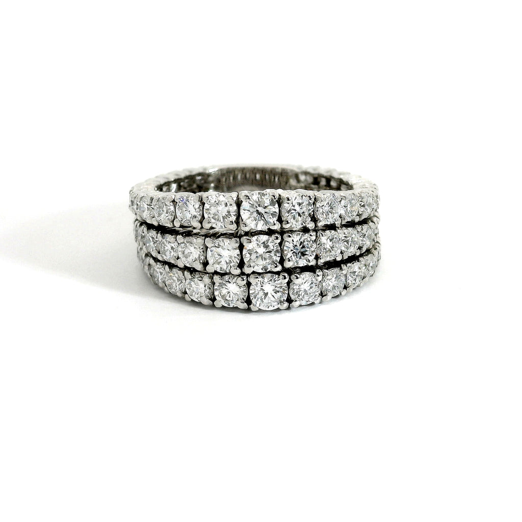 Soft graduated band in white gold with brilliant-cut lab-grown diamonds, 2.47 carats.