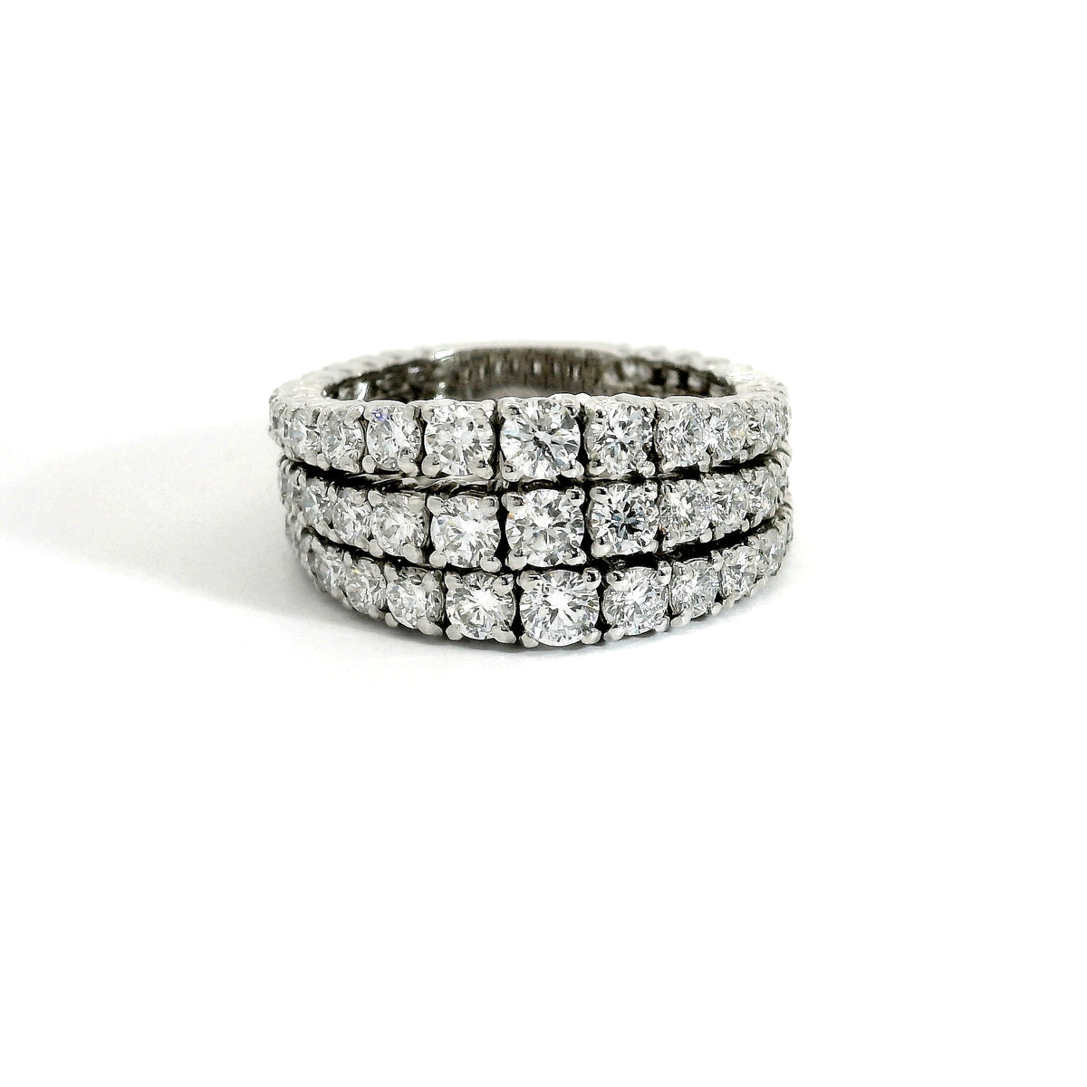 Soft graduated band in white gold with brilliant-cut lab-grown diamonds, 2.47 carats.