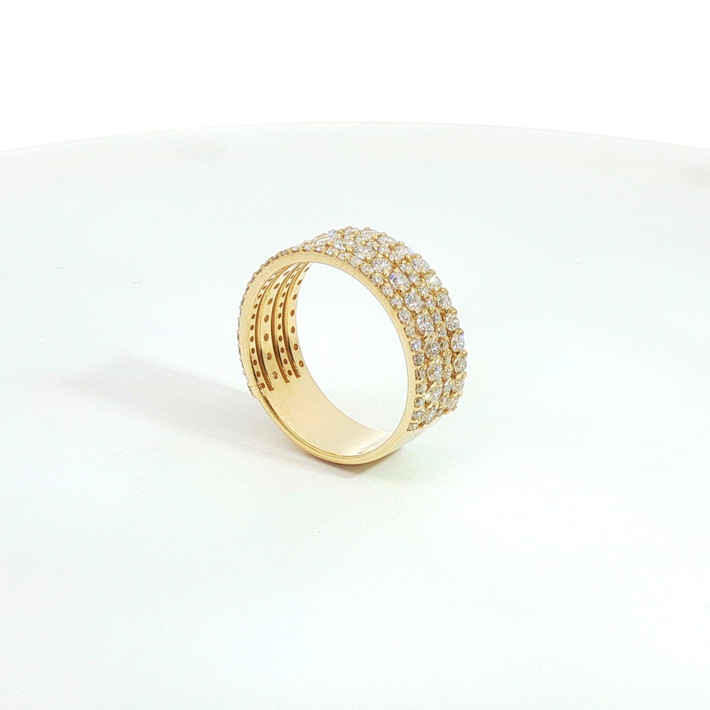 Fascia in oro giallo con diamanti Lab-Grown taglio brillante, 1,52 carati.