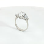 Anello Oval Trillion Wings