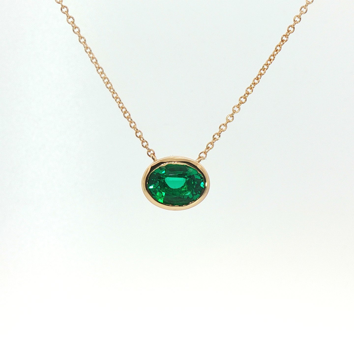 Girocollo Aurea in oro giallo con smeraldo lab-Grown taglio ovale, 1,88 carati.