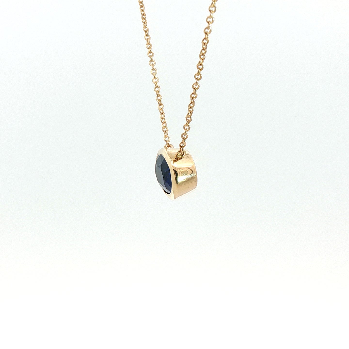 Girocollo Aurea in oro giallo con zaffiro Lab-Grown taglio ovale, 2,71 carati.