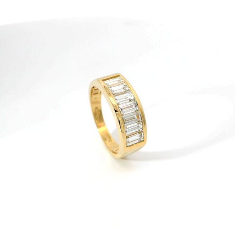 Fedina in oro giallo e diamanti Lab-Grown taglio baguette, 1,60 carati.