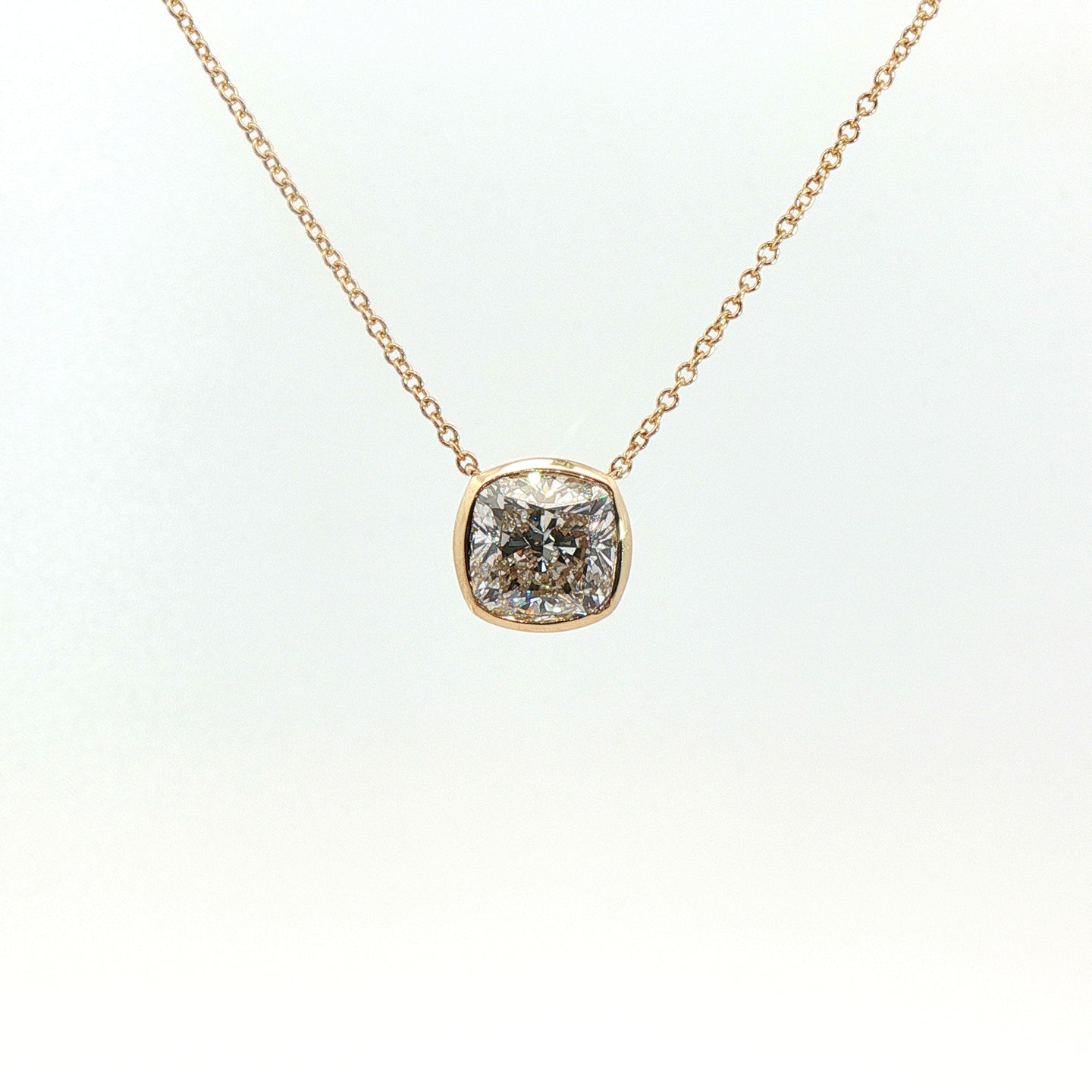 Girocollo Aurea in oro giallo con diamante Lab-Grown taglio cuscino, 3,03 carati.