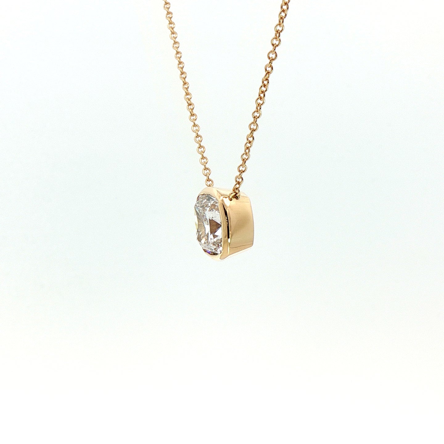 Girocollo Aurea in oro giallo con diamante Lab-Grown taglio cuscino, 3,03 carati.