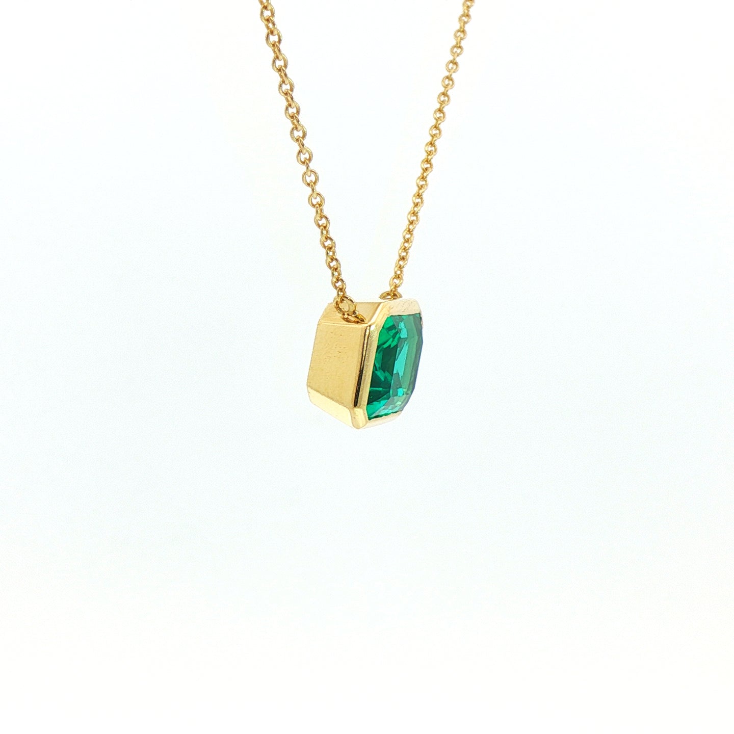 Girocollo in oro giallo con smeraldo Lab-Grown taglio smeraldo,3,41 carati.