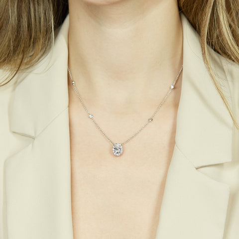 Girocollo Dreams in oro bianco con diamante Lab-Grown taglio ovale e diamanti Lab-Grown taglio brillante, 1,68 carati.