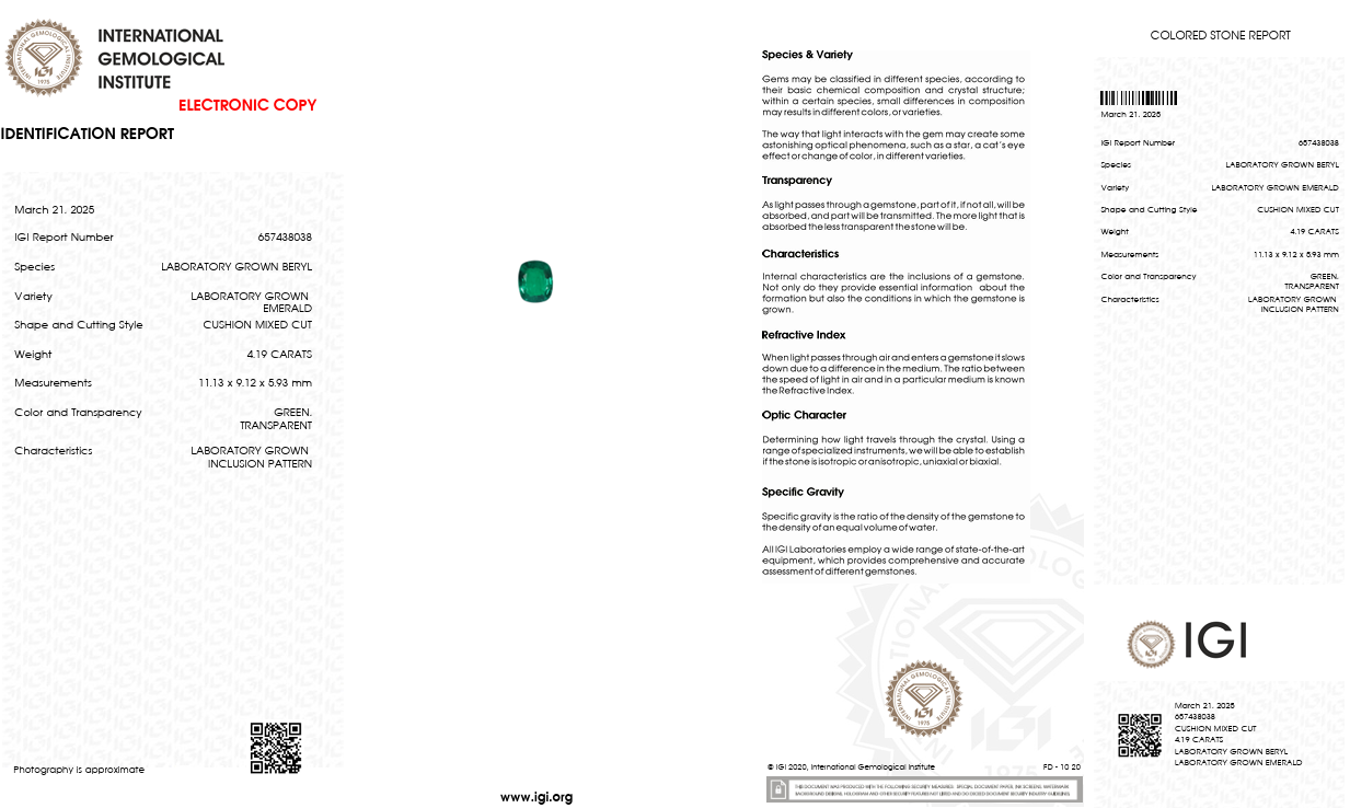 Anello in oro bianco con smeraldo Lab-Grown taglio cuscino e diamanti Lab-Grown taglio brillante.