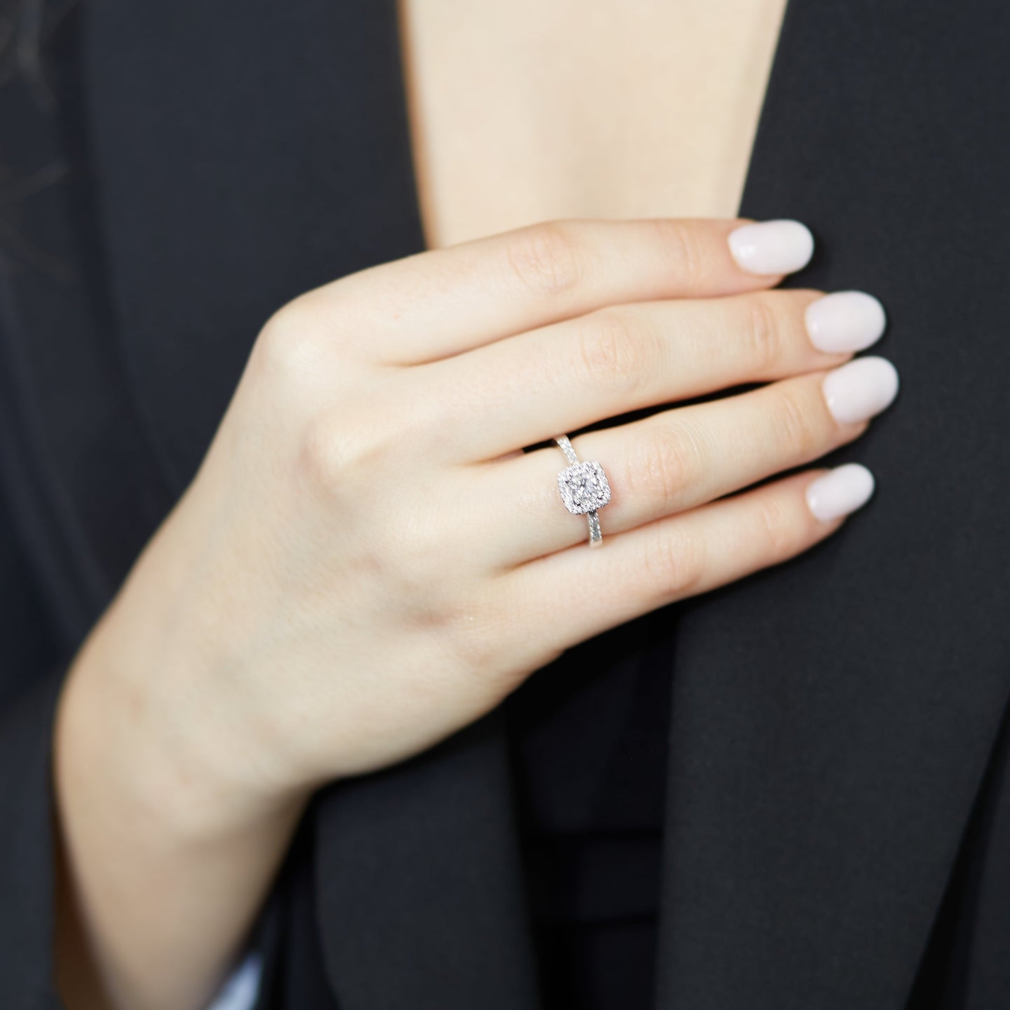 Anello Dreams in oro bianco con diamanti lab-grown taglio princess e brillante, 1,08 carati.