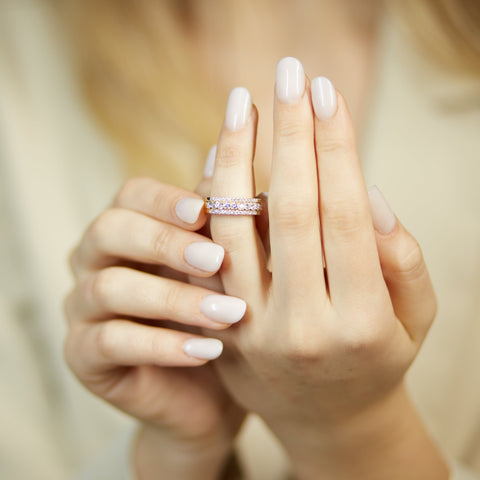 Fascia in oro giallo con diamanti Lab-Grown taglio brillante, 0,97 carati.