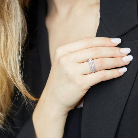 Fascia in oro bianco con diamanti Lab-Grown taglio brillante, 0,97 carati.